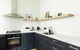 New Spacious And Cozy Apartment